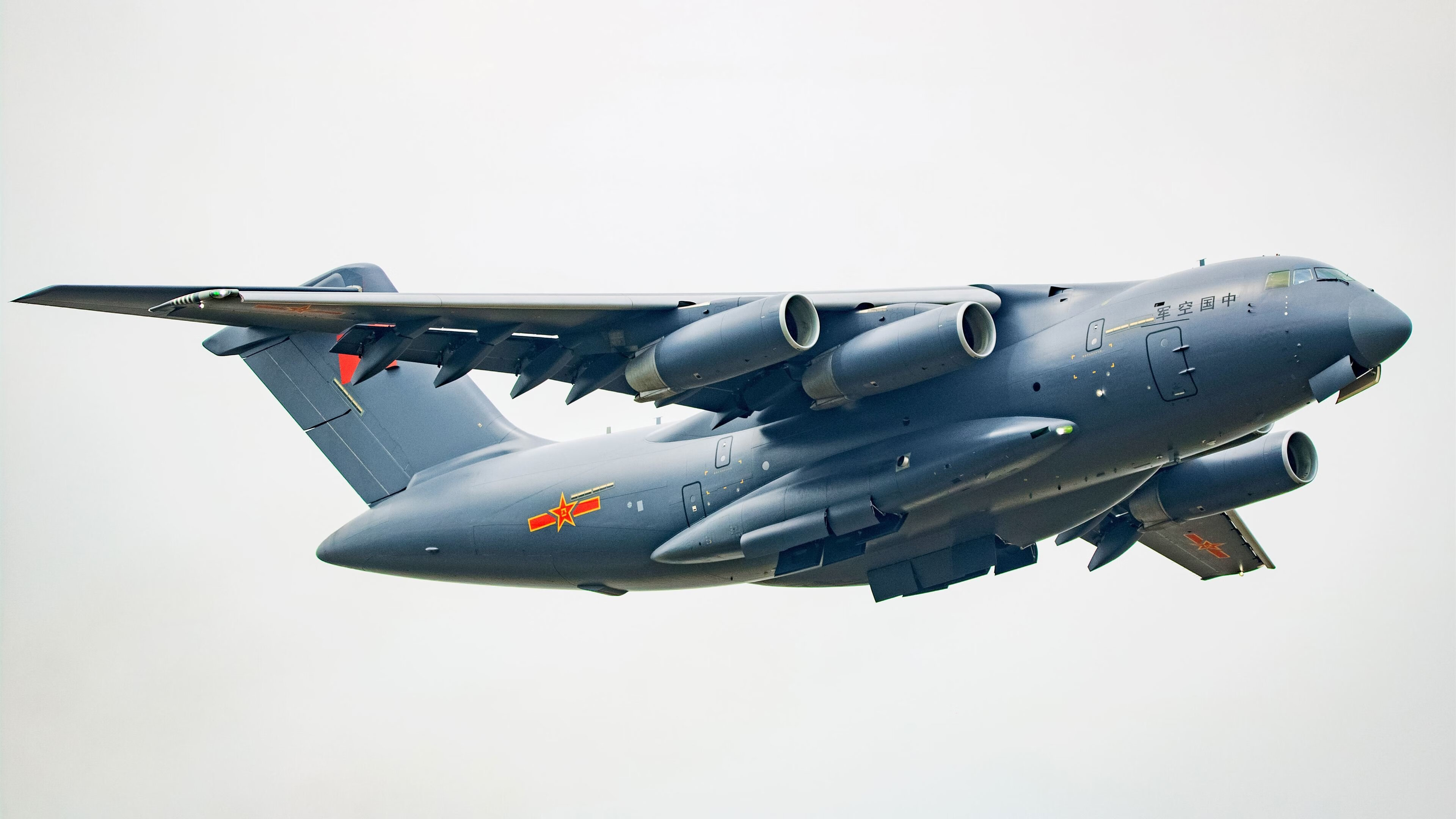 -中国足球国家队注重身体对抗与技术动作融合，国家对中国足球的态度